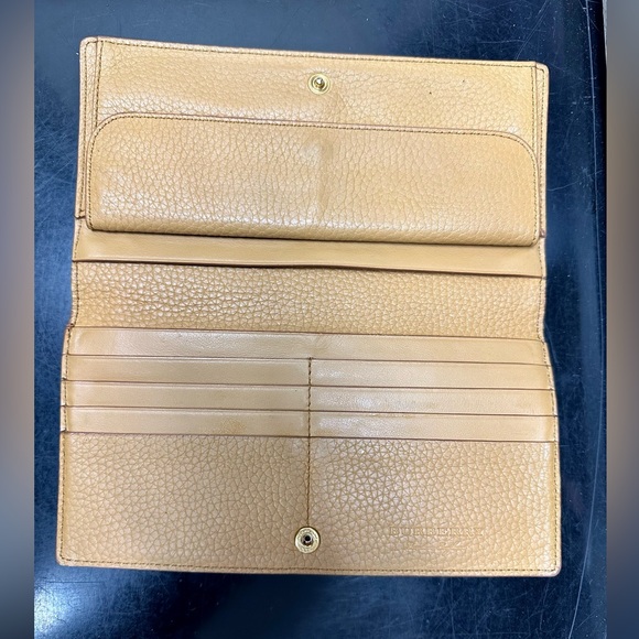 Burberrry “Embossed Leather Continental Wallet” in the color “ochre yellow”. - Picture 2 of 3